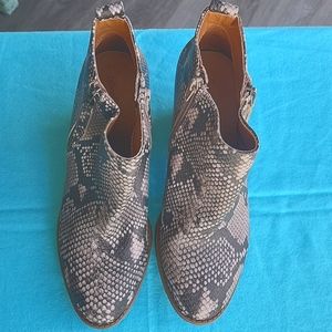 Universal Thread Snakeskin Boots Size 7 1/2